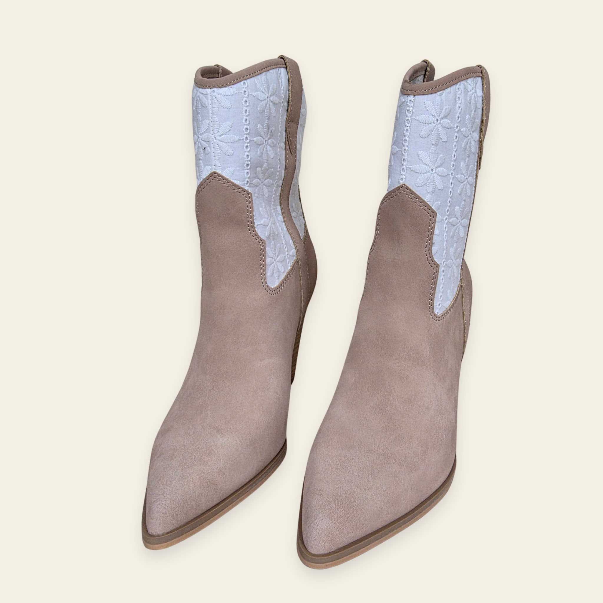 Oasis Society • SUTTON • Floral Embroidery Western Ankle Boot