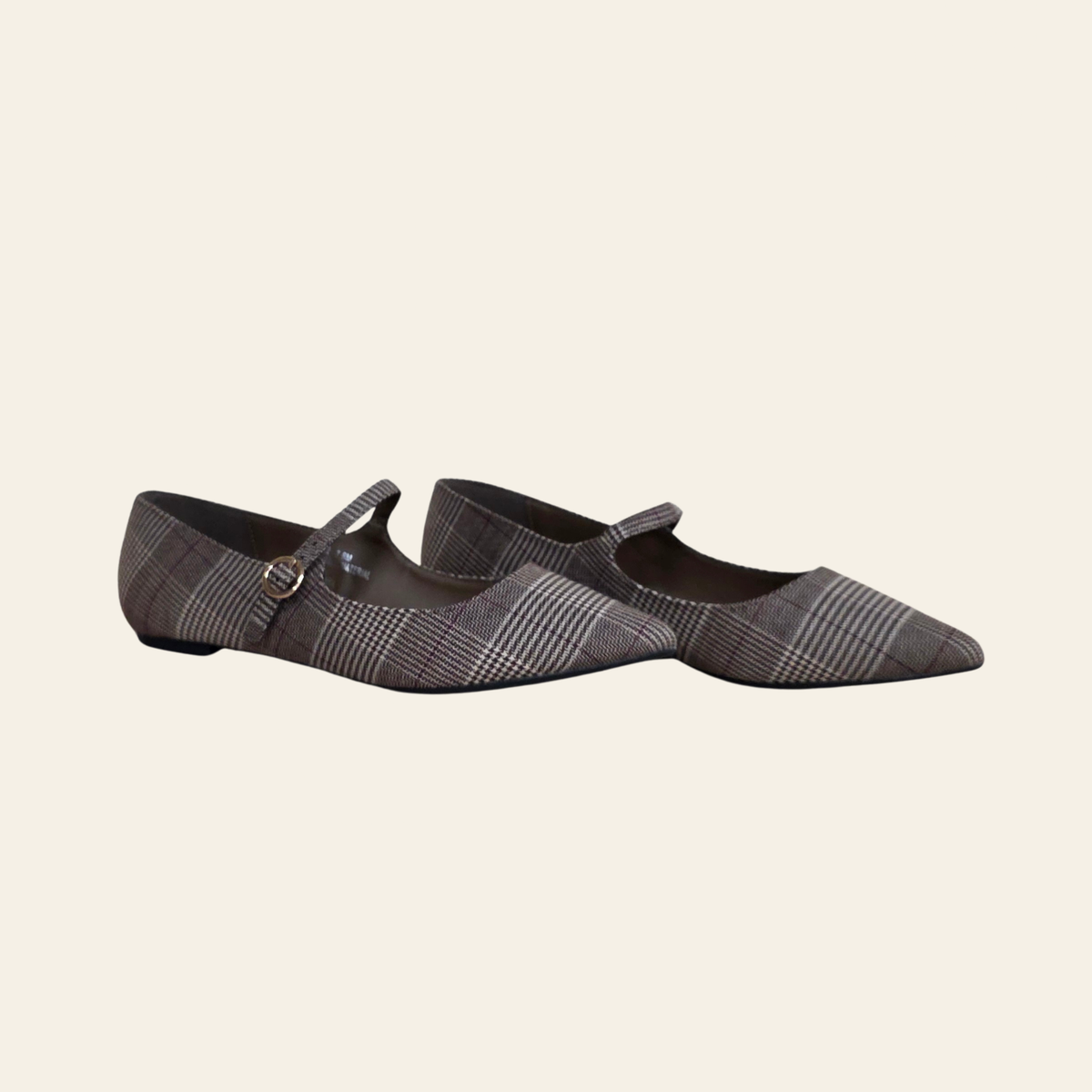 Ballet flat in a plaid fabric with pointed toe